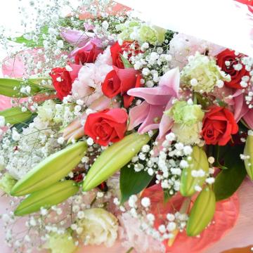 ＜フジテレビフラワーネット＞ メモリアル ブーケ Chopin （ユリとバラの花束）ピンク系 誕生日、結婚記念日、お祝い、送別、発表会、敬老の日