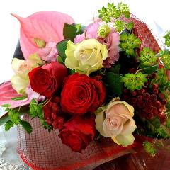 プチ贅沢なブーケ　LoveRose　（バラの花束）レッド系　誕生日、結婚記念日、お祝い、敬老の日