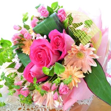 ＜フジテレビフラワーネット＞ プチ贅沢なブーケ PinkSwan （バラとガーベラの花束）ピンク系 誕生日、結婚記念日、お祝い、送別、発表会、敬老の日