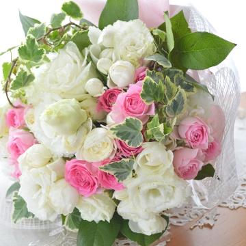  プチ贅沢なブーケ WhiteEngel （トルコキキョウの花束）白系 誕生日、結婚記念日、お祝い、歓送迎（送別、歓迎）、退職祝い、発表会
