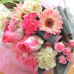 キュートなブーケ　CrystalRed　（バラとガーベラの花束）　ピンク系　誕生日・結婚記念日・送別・お祝い・発表会