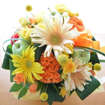 ＜フジテレビフラワーネット＞ キュートなアレンジ SoftYellow （がーべらとｓｐバラのフラワーアレンジメント）黄色系 お誕生日、結婚記念日、お祝い、敬老の日