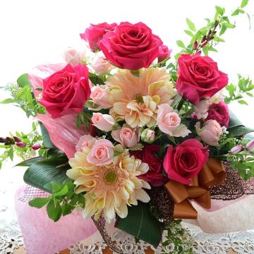  メモリアル アレンジメント PinkRing （バラとガーベラのフラワーアレンジメント）ピンク系 誕生日、結婚記念日、お祝い、敬老の日