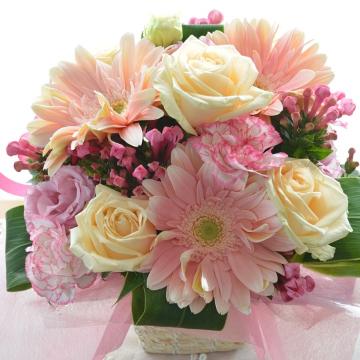  大人のアレンジ SweetVacation （バラとガーベラのフラワーアレンジメント）ピンク系 お誕生日、結婚記念日、お祝い、敬老の日
