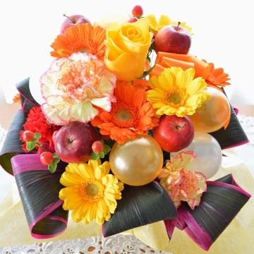 ＜フジテレビフラワーネット＞ プチ贅沢なアレンジ BalloonPrince （ガーベラのフラワーアレンジメント）イエローオレンジ系 誕生日、結婚記念日、お祝い