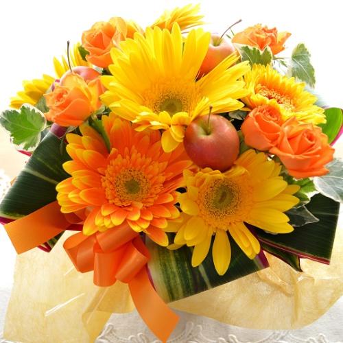 キュートなアレンジ　YellowCandy　（ガーベラのフラワーアレンジメント）黄色オレンジ系　お誕生日、結婚記念日、お祝い、敬老の日1
