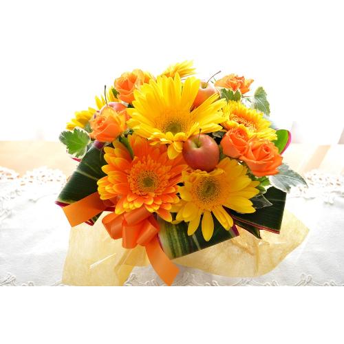 キュートなアレンジ　YellowCandy　（ガーベラのフラワーアレンジメント）黄色オレンジ系　お誕生日、結婚記念日、お祝い、敬老の日2