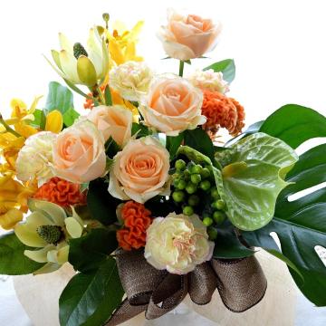  メモリアル アレンジ YellowDiamond （バラとアンスリュームのフラワーアレンジメント） 誕生日、結婚記念日、お祝い、敬老の日