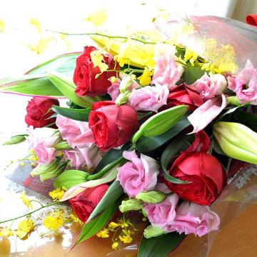  メモリアル ブーケ RedMemory （バラとユリの花束）ピンクレッド系 誕生日、結婚記念日、お祝い、送別、発表会、敬老の日