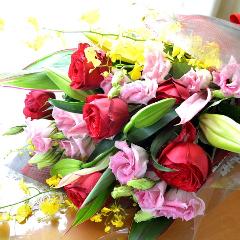 メモリアル　ブーケ　RedMemory　（バラとユリの花束）ピンクレッド系　誕生日、結婚記念日、お祝い、送別、発表会、敬老の日