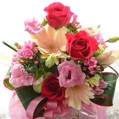 大人のアレンジ　PinkTreasure　(バラとガーベラのフラワーアレンジメント）ピンク系　誕生日、結婚記念日、お祝い、敬老の日