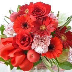 プチ贅沢なアレンジ　RedEye　（バラとガーベラのフラワーアレンジメント）赤系　誕生日、結婚記念日、お祝い、敬老の日