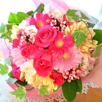 ＜フジテレビフラワーネット＞ メモリアル ブーケ LovelyPink （バラとガーベラの花束）ピンク系 誕生日、結婚記念日、お祝い、歓送迎（送別、歓迎）、退職祝い、発表会