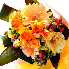 プチ贅沢なブーケ　OrangeRose (バラとガーベラの花束）　オレンジ系　誕生日、結婚記念日、お祝い、送別、発表会、敬老の日