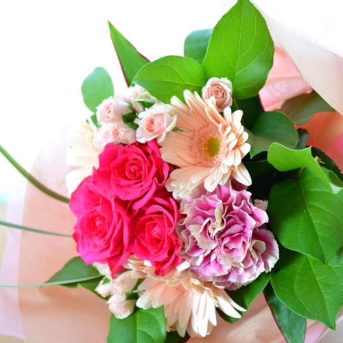 キュートなブーケ　MemoryPink (バラとガーベラの花束）　ピンク系　誕生日、結婚記念日、お祝い、歓送迎（送別、歓迎）、退職祝い、発表会1