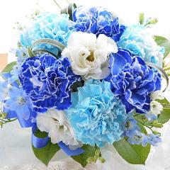 プチ贅沢なアレンジ　BlueWhite　（カーネーションのフラワーアレンジメント）ブルー系　誕生日、結婚記念日、お祝い、敬老の日