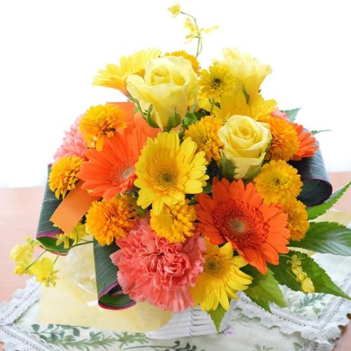 プチ贅沢なアレンジ　HighYellow　(バラとガーベラのフラワーアレンジメント）イエロー系（黄色）　誕生日、結婚記念日,お祝い、敬老の日1