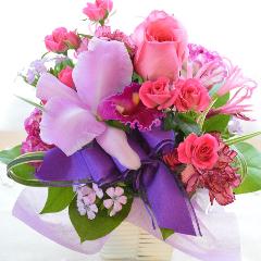 プチ贅沢なアレンジ　LoveSense　（カトレアとバラのフラワーアレンジメント）ピンク系　誕生日、結婚記念日、お祝い