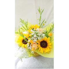 ひまわりメインの初夏のアレンジメント