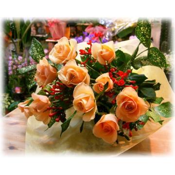＜フジテレビフラワーネット＞ ★元気の出るオレンジブーケ★ビタミンカラ−の花束、誕生日・成人の日・恋人の日・結婚記念日・送別・・大阪市阿倍野区からお届けします