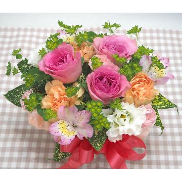 ＜フジテレビフラワーネット＞ ★赤薔薇メインの花束★お礼・いい夫婦の日・送別・誕生日・結婚記念日にも・・大阪市阿倍野区からお届けします。