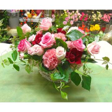 ＜フジテレビフラワーネット＞ ★オレンジバラの花束★結婚記念日・成人の日・誕生日・お祝いごとに・・・大阪市阿倍野区からお届けします。