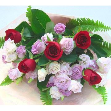 ＜フジテレビフラワーネット＞ ★赤薔薇メインの花束★誕生日・いい夫婦の日・恋人の日・結婚記念日・送別・お礼・御祝い事に・・大阪市阿倍野区からお届けします。