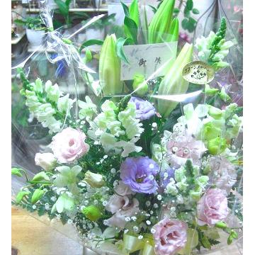 ＜フジテレビフラワーネット＞ ★赤薔薇メインの花束★御祝・いい夫婦の日・誕生日・結婚記念日・送別・お礼・御祝い事に・・大阪市阿倍野区からお届けします。
