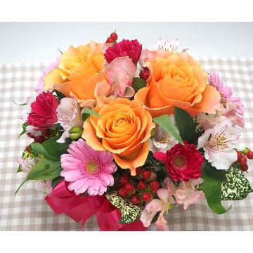 ＜フジテレビフラワーネット＞ ★オレンジ薔薇とガーベラのアレンジ★御礼・いい夫婦の日・お祝い・送別・誕生日・結婚記念日に・・大阪市阿倍野区からお届けします。