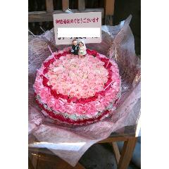 ケーキフラワーM：バラがメインなラブリーケーキ（ピンク系）
