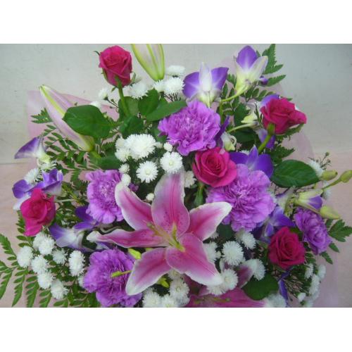 ピンクユリとデンファレのアレンジメント 花屋 花の店 宇治川 のオリジナル商品 フラワーギフトはプロのお花屋さんにおまかせ フジテレビフラワーネット