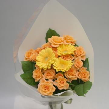 ＜フジテレビフラワーネット＞ 黄色とオレンジ色の花束（B-092）