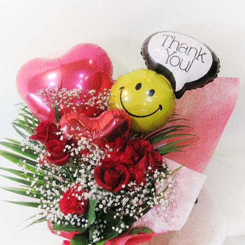 キュートな スマイルバルーン花束ブーケ Thank You 赤バラ 花屋 花ぽかぽか のオリジナル商品 フラワーギフトはプロのお花屋さんにおまかせ フジテレビフラワーネット