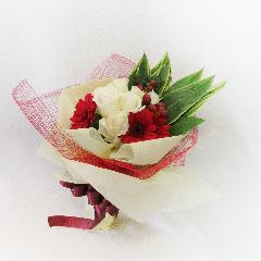 お祝いの贈り物にオススメ薔薇の花束「暖かい祝福」