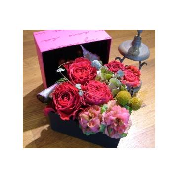 ＜フジテレビフラワーネット＞ お誕生日用 赤バラ１２本の花束