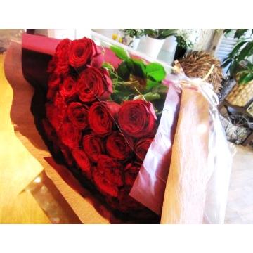 ＜フジテレビフラワーネット＞ ROSERAIE （ロズレ） 100本の赤いバラ