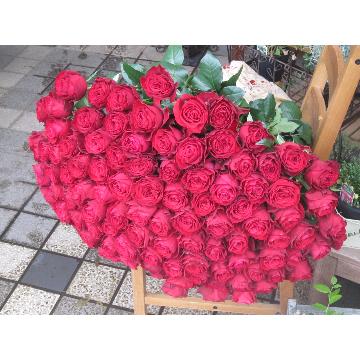 ＜フジテレビフラワーネット＞ ROSERAIE （ロズレ） 100本の赤いバラ