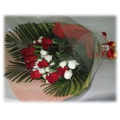 赤・白のバラの花束