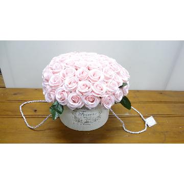 ＜フジテレビフラワーネット＞ 50輪のバラ☆シャボンフラワーハートBOX/LEDライト付き