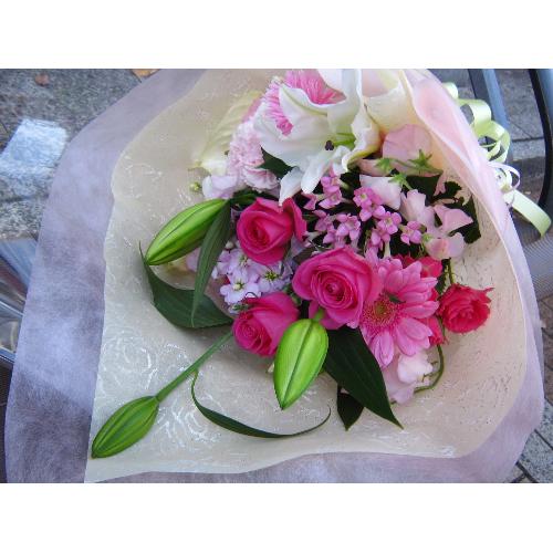 ピンクの可愛い 花束 プレセア 花屋 フラワーショップさら のオリジナル商品 フラワーギフトはプロのお花屋さんにおまかせ フジテレビフラワーネット