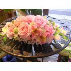 �_�C�j���O�e�[�u��PINK���A�����W�����g