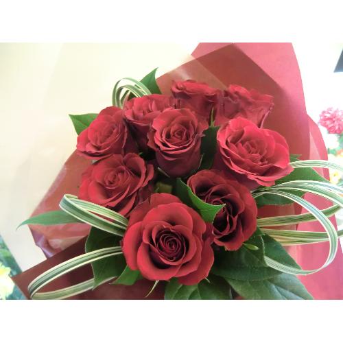 ï`9 red roses