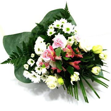 ＜フジテレビフラワーネット＞ 白い菊とピンクのお花のお供え花束画像