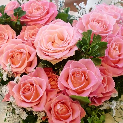 花言葉 愛の誓い ピンクバラ ハート アレンジ 花屋 ｆｌｏｗｅｒ ｓｈｏｐ 花物語 のオリジナル商品 フラワーギフトはプロのお花屋さんにおまかせ フジテレビフラワーネット
