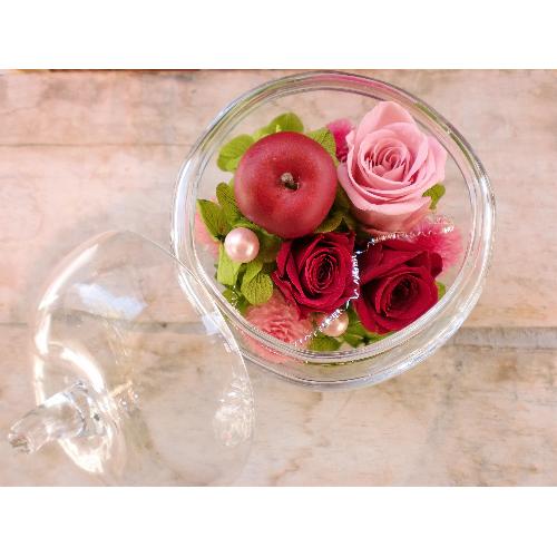 枯れないお花 ガラスの林檎 ﾌﾟﾘｻﾞｰﾌﾞﾄﾞﾌﾗﾜｰ 花屋 ｆｌｏｗｅｒ ｓｈｏｐ 花物語 のオリジナル商品 フラワーギフトはプロのお花屋さんにおまかせ フジテレビフラワーネット