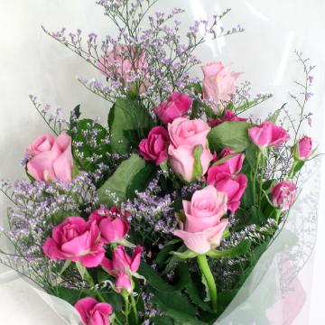 ピンクのバラとスプレーバラの花束