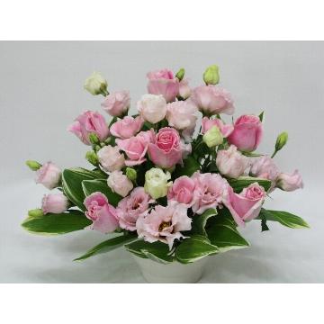 ＜フジテレビフラワーネット＞ 白いユリと菊、ピンクのトルコキキョウのお供え花束