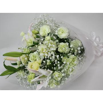 ＜フジテレビフラワーネット＞ 白いユリとマムのお供えの花束