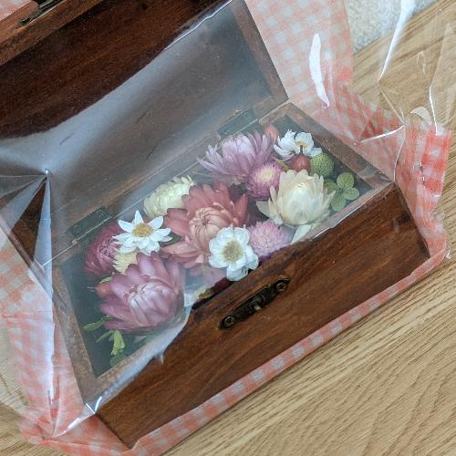 ドライフラワー 木箱 茶色 花屋 フラワーショップおおき のオリジナル商品 フラワーギフトはプロのお花屋さんにおまかせ フジテレビフラワー ネット ドライフラワー 木箱 茶色 花屋 フラワーショップおおき のオリジナル商品 フラワーギフトはプロのお花屋さんにおまかせ フジテレビフラワー ネット
