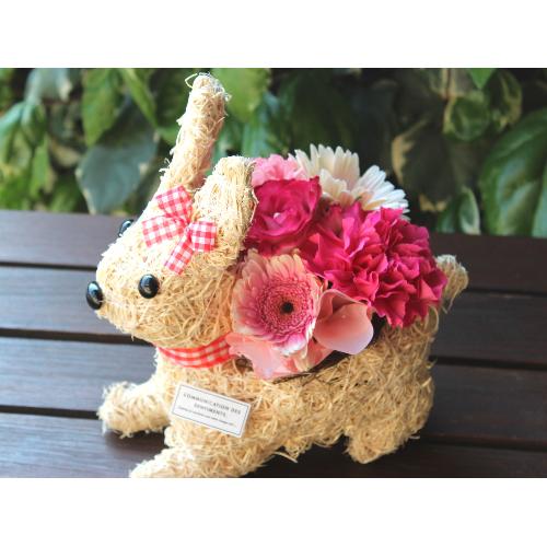 うさぎr バニラ ピンク 花屋 フローリスト萬 のオリジナル商品 フラワーギフトはプロのお花屋さんにおまかせ フジテレビフラワーネット